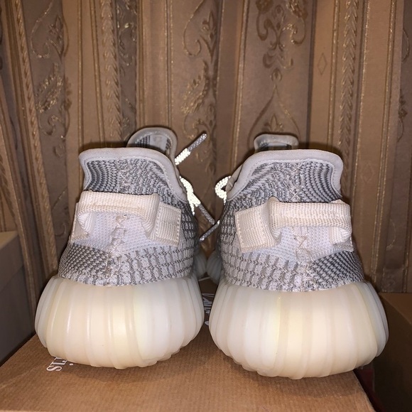 Yeezy Boost 350 V2 Static Non-Reflective 2018 - Picture 3 of 8